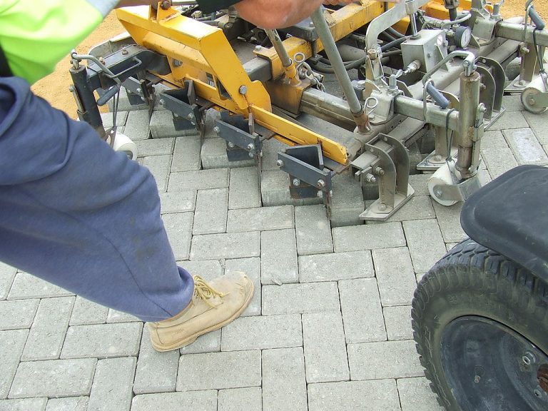 Mechanikal Paver Installation in Herringbone 45 Degree ...